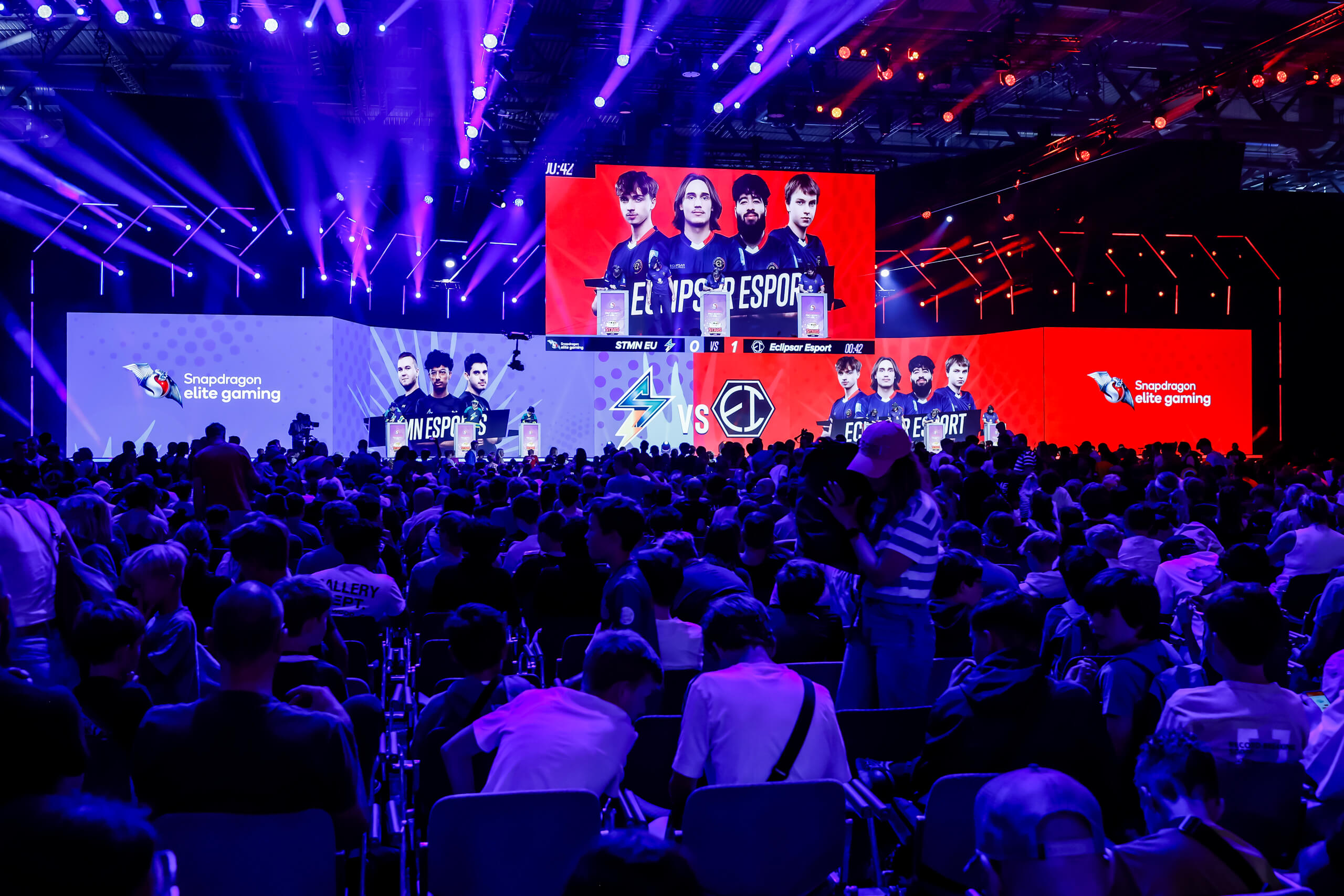 Esports stage and a packed crowd in a gamescom hall at Koelnmesse